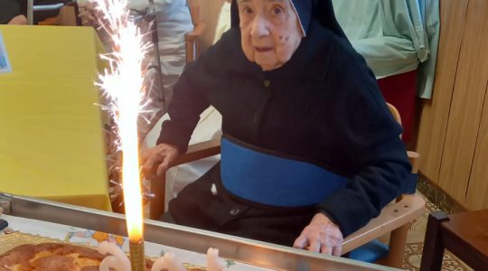 Grande festa a Savona per i 106 anni di suor Geltrude
