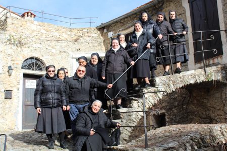 Pellegrinaggi Suore Giovani